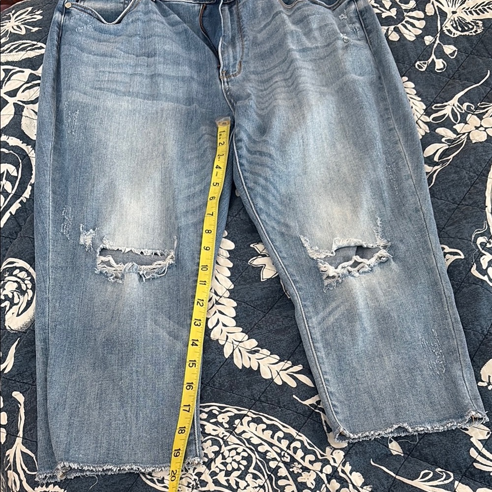 Judy Blue Women’s Relaxed Skinny Fit Crop Jeans - Picture 5 of 5